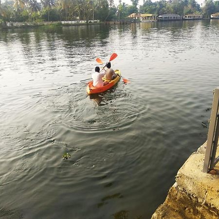 Water'S Edge Villas Alappuzha Bagian luar foto